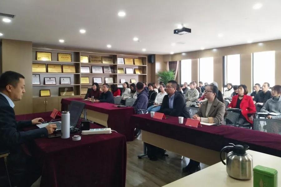 学无止境|乐动体育平台官方网站-乐动(中国)
举办法律知识专题培训